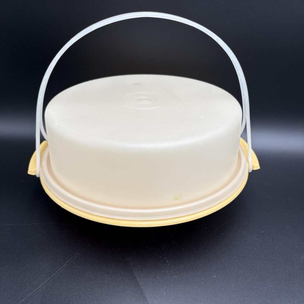 Tupperware Cake Pie Keeper Carrier 719-1 Harvest Gold w/Handle Vtg‎